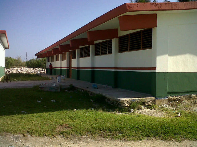 Suministro y Aplicación de Pintura en Escuela Secundaria Pública ubicada en Isla Mujeres Q.ROO.